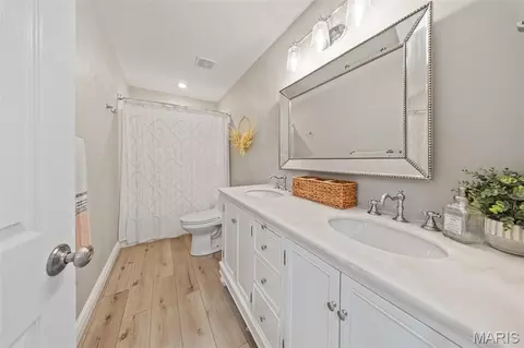 Bath - 11891 Pine Forest Dr, Rolla, MO 65401 photo 5 of 6