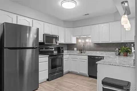 Kitchen - 301 Water Tower Dr, Union, MO 63084 photo 1 of 4