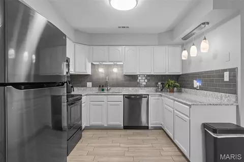 Kitchen - 301 Water Tower Dr, Union, MO 63084 photo 2 of 4