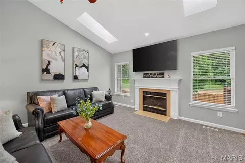 Living - 2 Moonstone Ct, O'fallon, MO 63366 photo 2 of 4