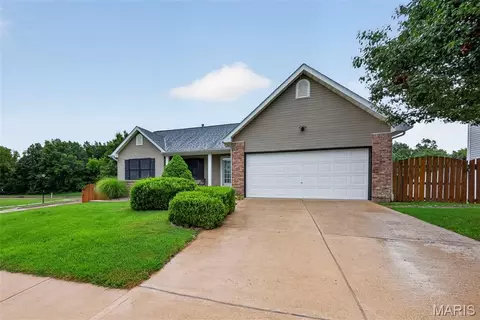 Exterior - 2 Moonstone Ct, O'fallon, MO 63366 photo 3 of 16