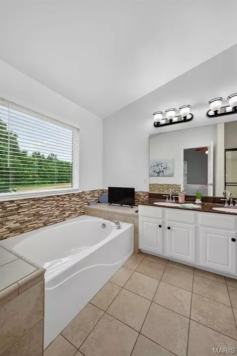 Bath - 2 Moonstone Ct, O'fallon, MO 63366 photo 3 of 5