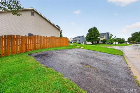 Exterior - 2 Moonstone Ct, O'fallon, MO 63366 photo 13 of 16
