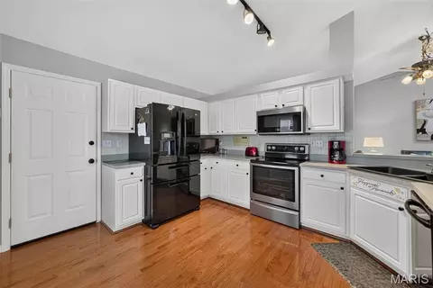 Kitchen - 2 Moonstone Ct, O'fallon, MO 63366 photo 2 of 4