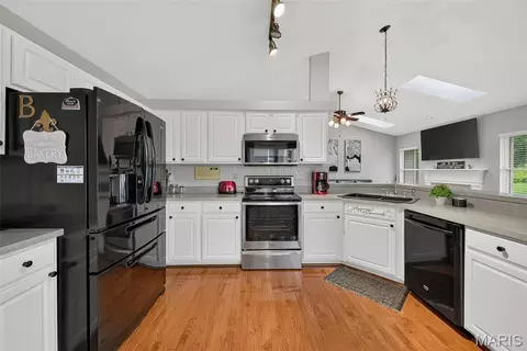 Kitchen - 2 Moonstone Ct, O'fallon, MO 63366 photo 3 of 4