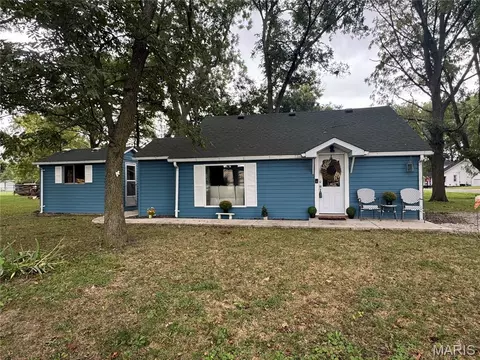 208 S Walnut St, Freeburg, IL 62243