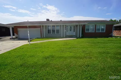 2708 Angela Dr, Granite City, IL 62040