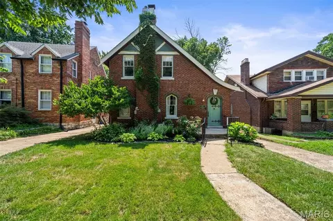 7426 Stanford Ave, University City, MO 63130