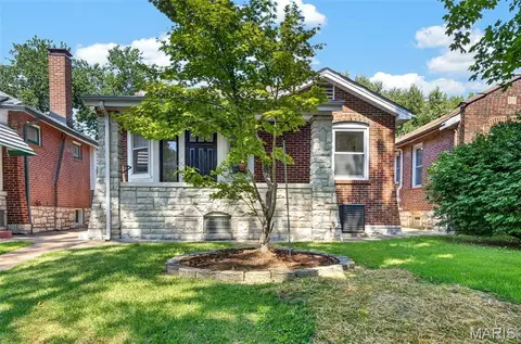 4005 Dover Pl, Saint Louis, MO 63116