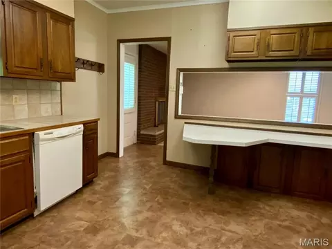 Kitchen - 304 Hunter St, Charleston, MO 63834 photo 2 of 2