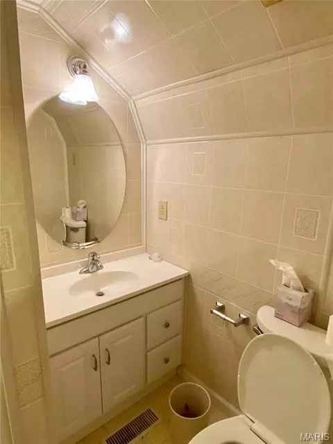 Bath - 304 Hunter St, Charleston, MO 63834 photo 4 of 4