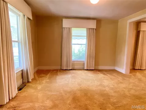 Living - 304 Hunter St, Charleston, MO 63834 photo 1 of 4