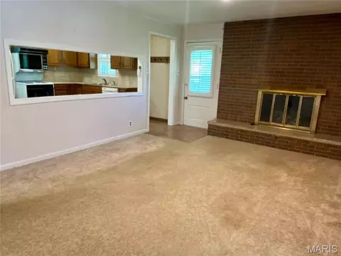 Living - 304 Hunter St, Charleston, MO 63834 photo 4 of 4