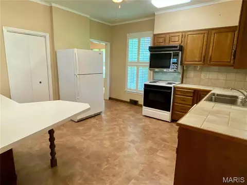 Kitchen - 304 Hunter St, Charleston, MO 63834 photo 1 of 2