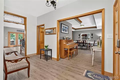 Entry Way - 156 Forest Dr, Eureka, MO 63025 photo 2 of 8