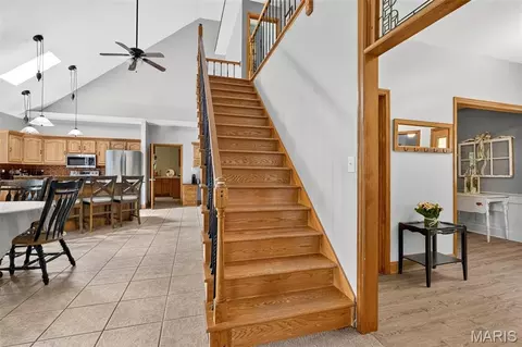 Entry Way - 156 Forest Dr, Eureka, MO 63025 photo 5 of 8
