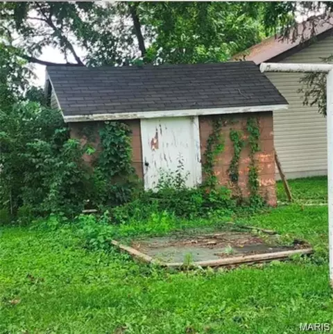 13 N Main St, Moro, IL 62067 photo 2