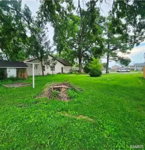 13 N Main St, Moro, IL 62067 photo 3