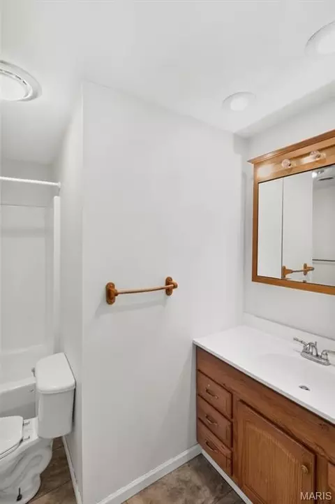 Bath - 383 Vernon St, Sullivan, MO 63080 photo 3 of 5