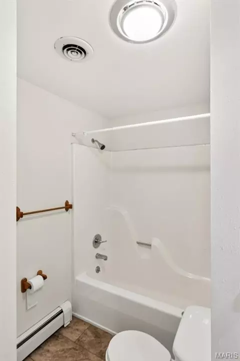 Bath - 383 Vernon St, Sullivan, MO 63080 photo 4 of 5