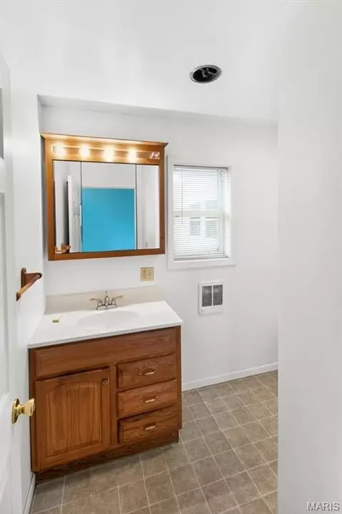 Bath - 383 Vernon St, Sullivan, MO 63080 photo 1 of 5