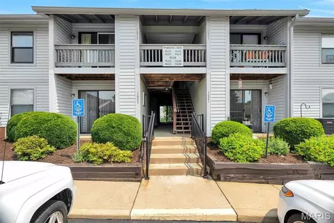1633 Summergate Pkwy #P, Saint Charles, MO 63303