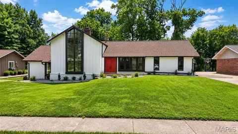 Exterior - 500 Kingridge Dr, Ballwin, MO 63011 photo 4 of 10