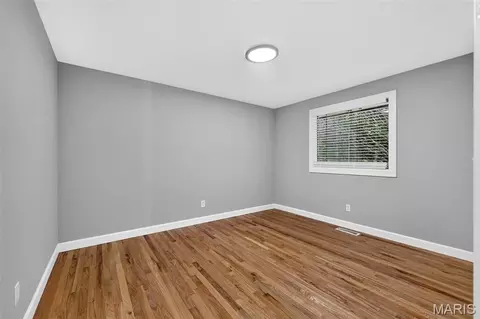 Bedroom - 500 Kingridge Dr, Ballwin, MO 63011 photo 5 of 10