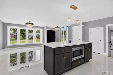 Other - 500 Kingridge Dr, Ballwin, MO 63011 photo 3 of 10