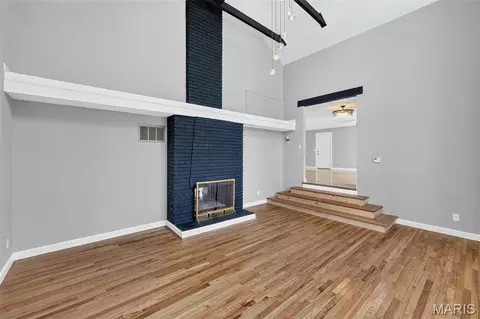 Living - 500 Kingridge Dr, Ballwin, MO 63011 photo 8 of 14