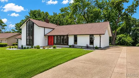 Exterior - 500 Kingridge Dr, Ballwin, MO 63011 photo 3 of 10
