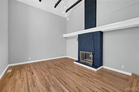 Living - 500 Kingridge Dr, Ballwin, MO 63011 photo 7 of 14