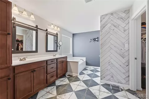 Bath - 1322 Bloomfield Dr, Eureka, MO 63025 photo 1 of 2