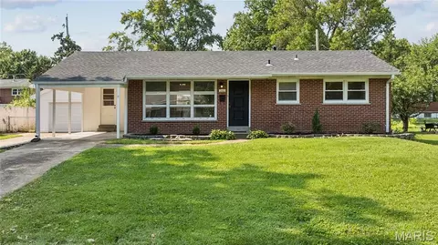 160 Saint Patrick Ln, Florissant, MO 63031