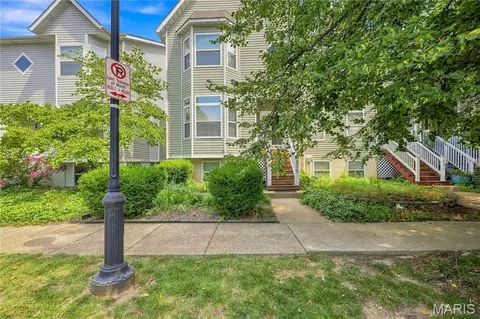 5773 Kingsbury Pl, Saint Louis, MO 63112
