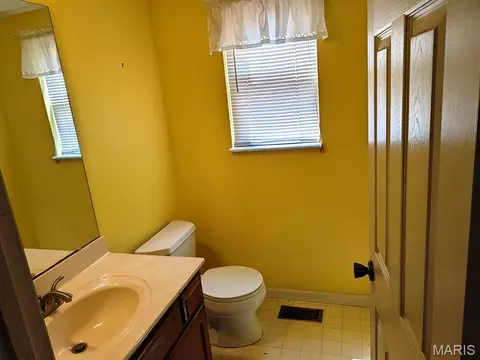 Bath - 4043 Sun Tide Ct, Arnold, MO 63010 photo 1 of 4