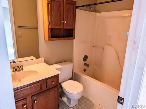 Bath - 4043 Sun Tide Ct, Arnold, MO 63010 photo 3 of 4
