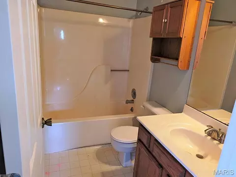 Bath - 4043 Sun Tide Ct, Arnold, MO 63010 photo 2 of 4