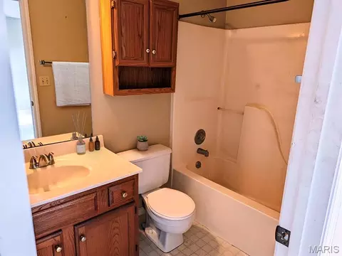 Bath - 4043 Sun Tide Ct, Arnold, MO 63010 photo 4 of 4