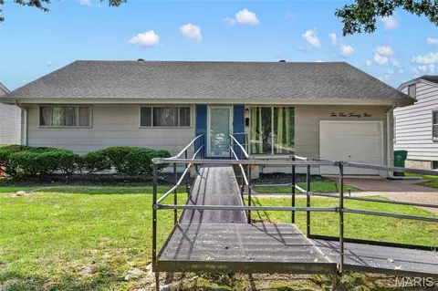 10429 Ewell Dr, Saint Louis, MO 63137