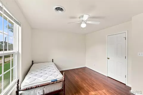 Bedroom - 104 Oak St, Sullivan, MO 63080 photo 2 of 5