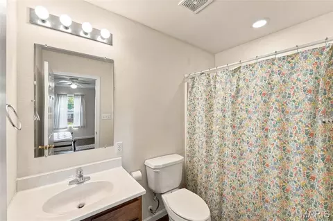 Bath - 104 Oak St, Sullivan, MO 63080 photo 2 of 2