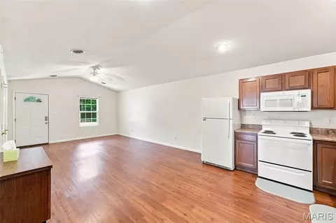 Living - 104 Oak St, Sullivan, MO 63080 photo 2 of 2