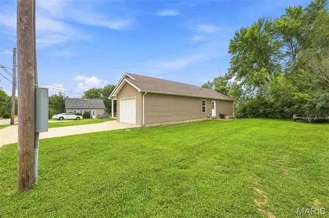 Exterior - 104 Oak St, Sullivan, MO 63080 photo 3 of 8