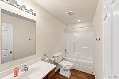 Bath - 104 Oak St, Sullivan, MO 63080 photo 1 of 2