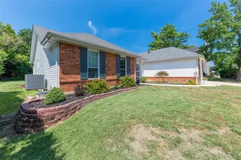 Exterior - 765 Spring Hill Farm Dr, Ballwin, MO 63021 photo 5 of 9