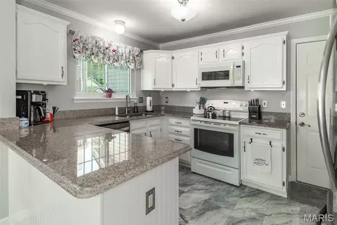 Kitchen - 765 Spring Hill Farm Dr, Ballwin, MO 63021 photo 2 of 5