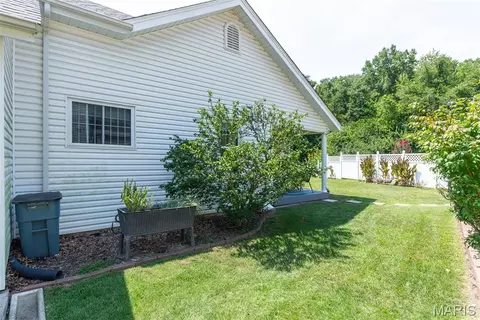 Exterior - 765 Spring Hill Farm Dr, Ballwin, MO 63021 photo 7 of 9