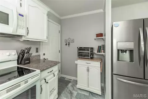 Kitchen - 765 Spring Hill Farm Dr, Ballwin, MO 63021 photo 4 of 5