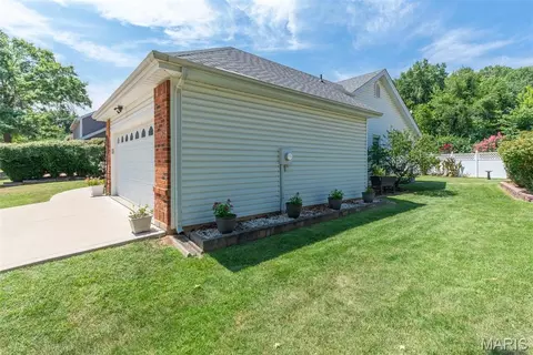 Exterior - 765 Spring Hill Farm Dr, Ballwin, MO 63021 photo 6 of 9